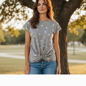 Lucky Brand Gray Star Print Short Sleeve Top Size Medium